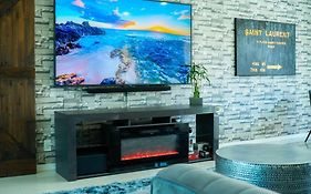 Casa Mondrian- Resort Style Home- Mins To Beaches
